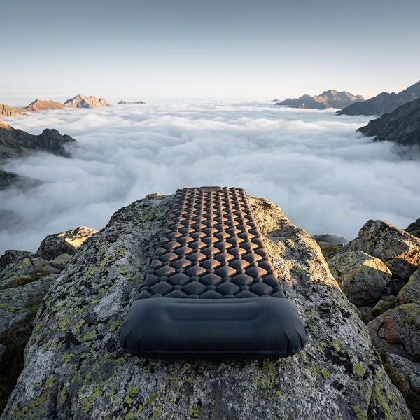 Matelas Gonflable Camping avec Oreiller Intégré — Nid d'Abeilles